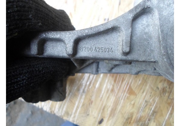 кронштейн генератора Renault Megane II, Scenic II, Kangoo 1.5 dci, 8200425034